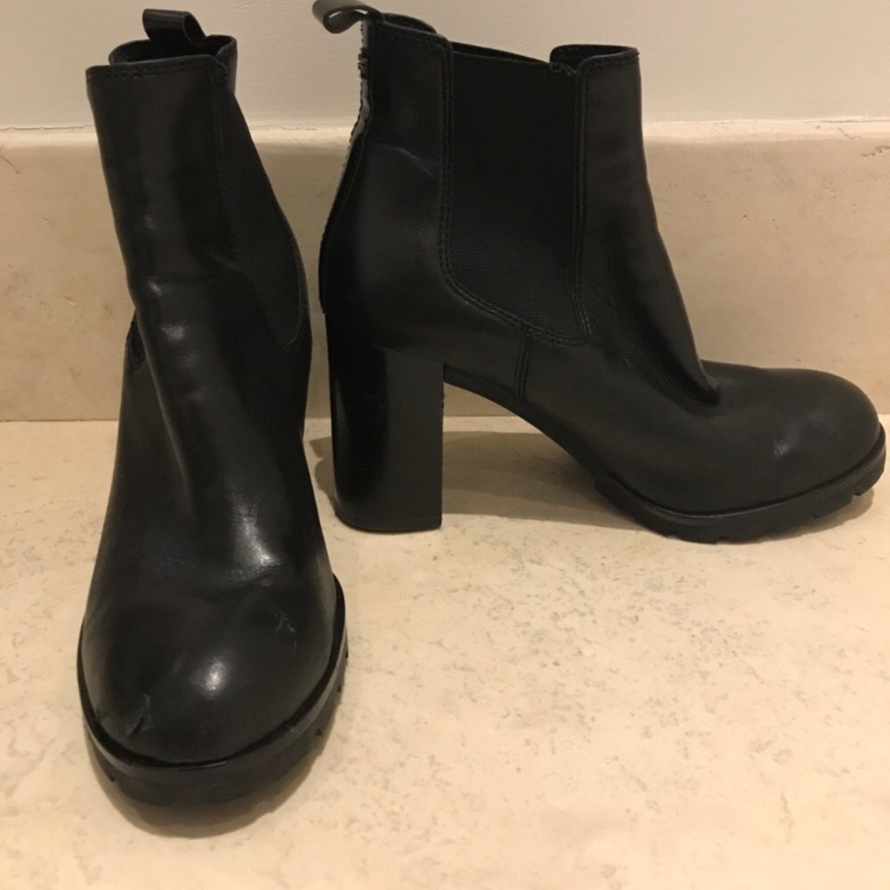 Tory burch Black leather bootie